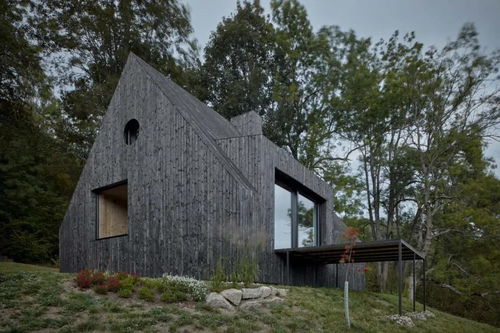 山林里的黑色住宅 布德布科武小屋